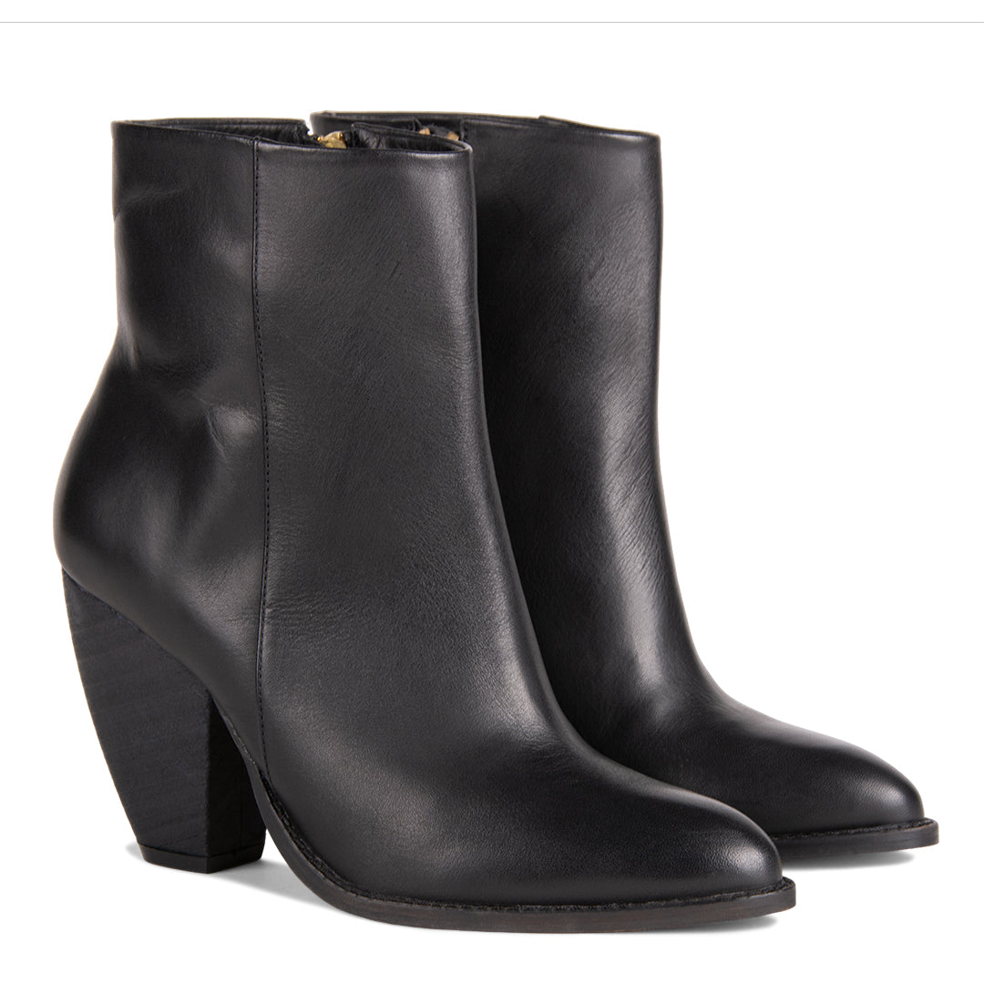 NEW! CALISTA NEGRO