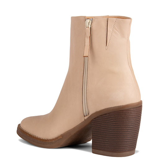 NEW! LANA CAPUCHINO